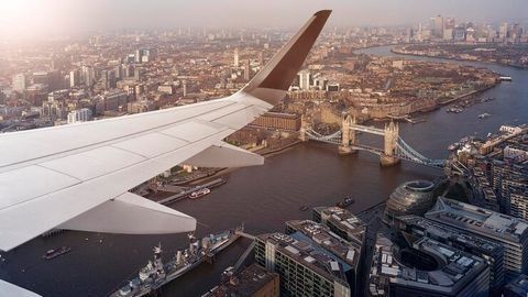 London to Dubai Flights: Travel Advice, Airport Information, and Essential Planning