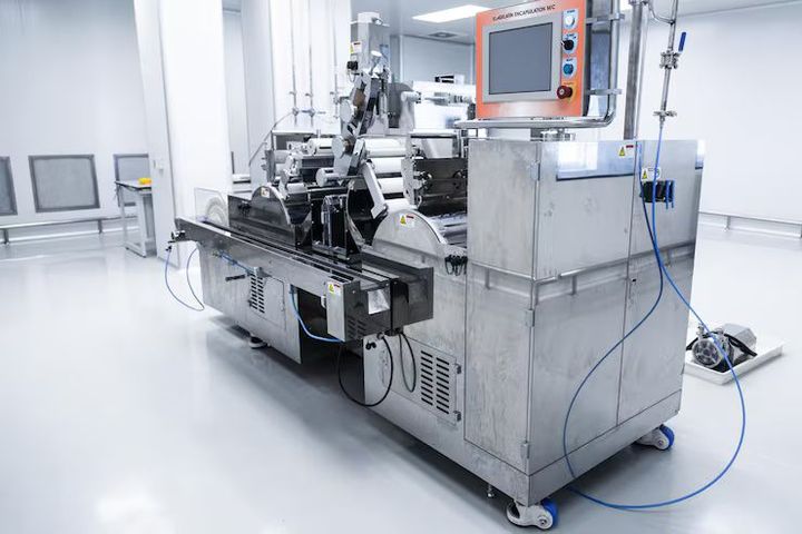 Explore Blow Molding Machine Components, Functions and Working Methods