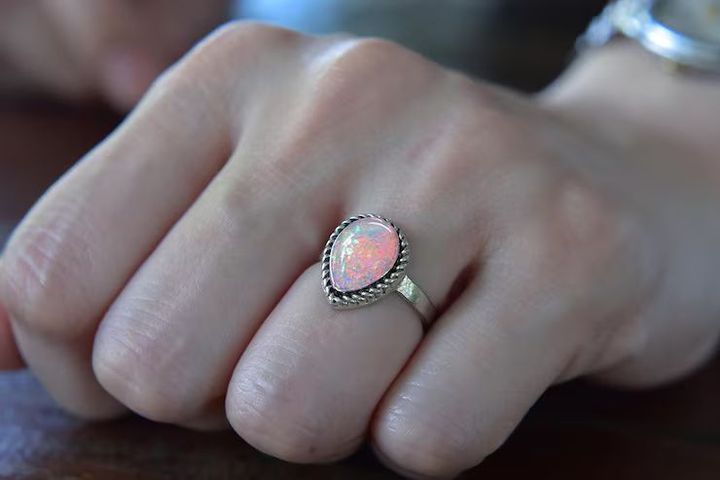 Thumb Rings Guide: Explore Styles, Materials, Designs, Fits, Benefits, and Selection Factors