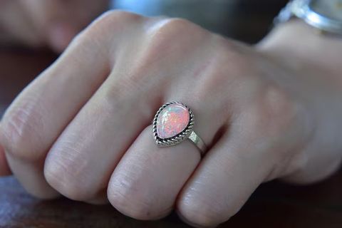 Thumb Rings Guide: Explore Styles, Materials, Designs, Fits, Benefits, and Selection Factors