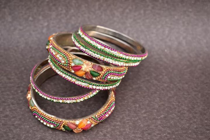 Kundan Bangles Guide: Designs, Cultural Significance, and How to Choose the Right Pair