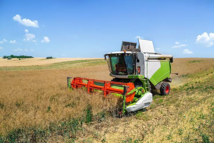 Combine Harvesters Overview: Types, Features, and Performance Benefits