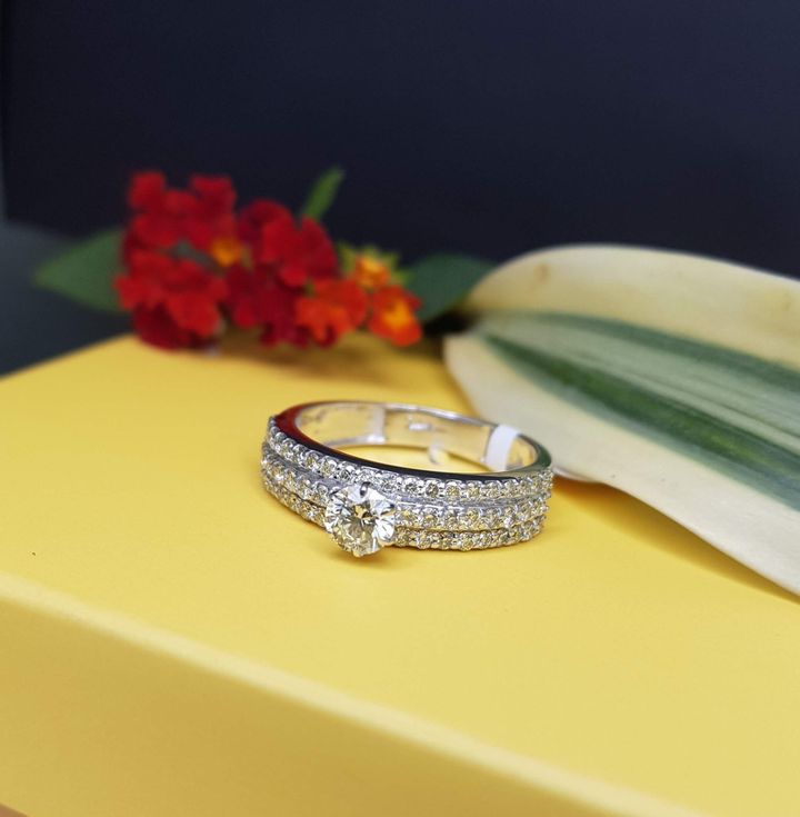 18K White Gold Rings Guide: Composition, Care & Essential Knowledge