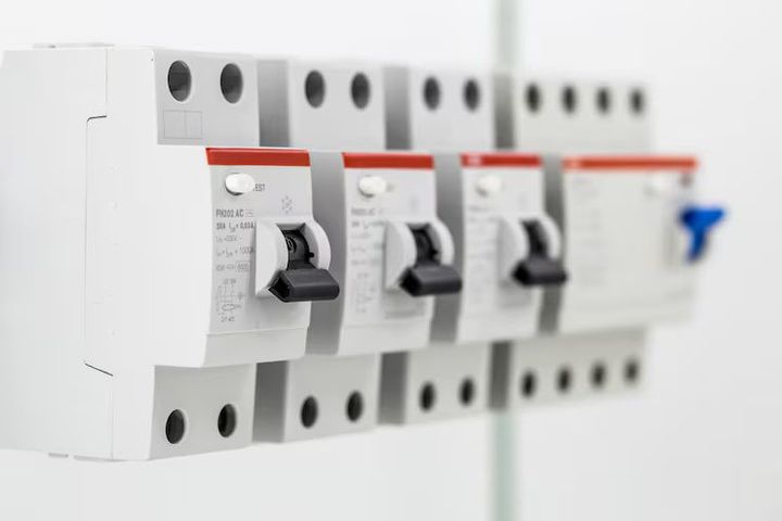 Fuses and Circuit Breakers Guide for Efficient Power Management Systems