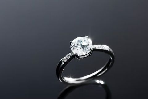 Discover Solitaire Rings: Tips, Suggestions, and Classic Jewellery Ideas