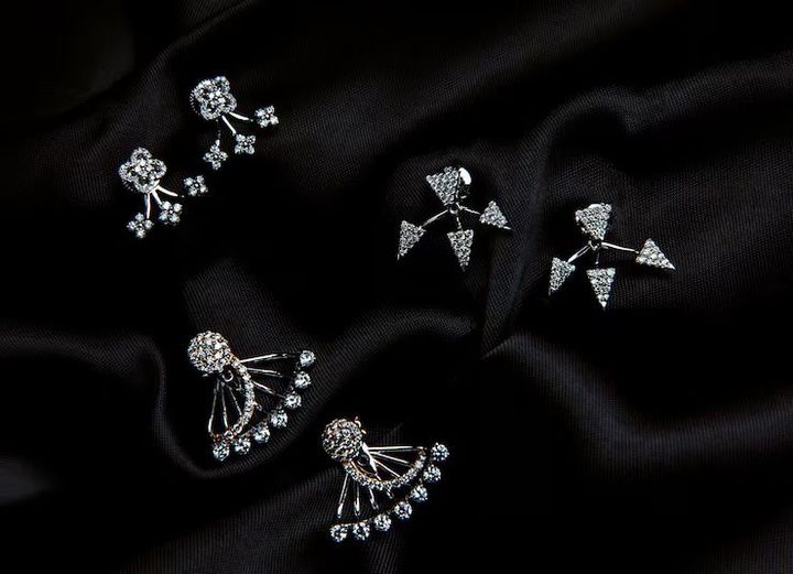 Platinum Engagement Sets: An Informative Guide to Styles, Craftsmanship, and Ring Pairing