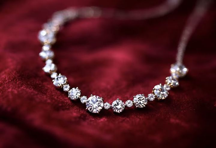 White Gold Necklaces – Facts, Designs, and Jewelry Insights for Modern Wearers