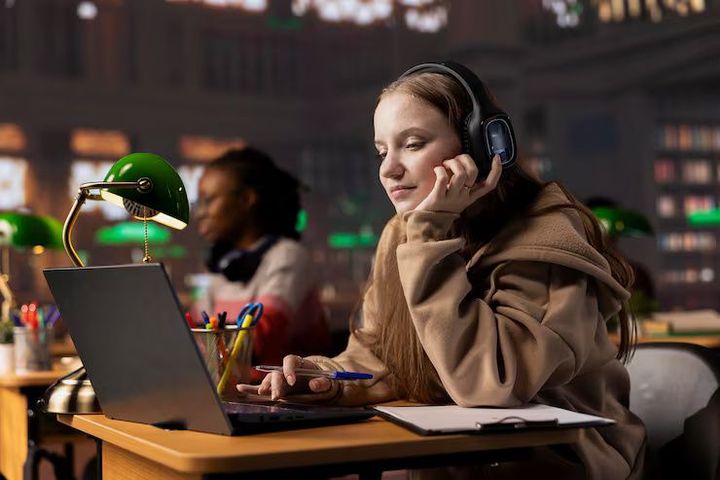 Top Online College Courses for Career Advancement Guide
