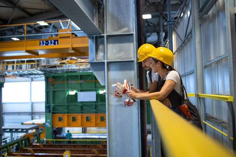 A Comprehensive Guide To Lifting Equipment And Its Key Features