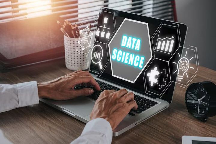 Data Science Courses: Overview of Tools, Methods, and Industry Knowledge