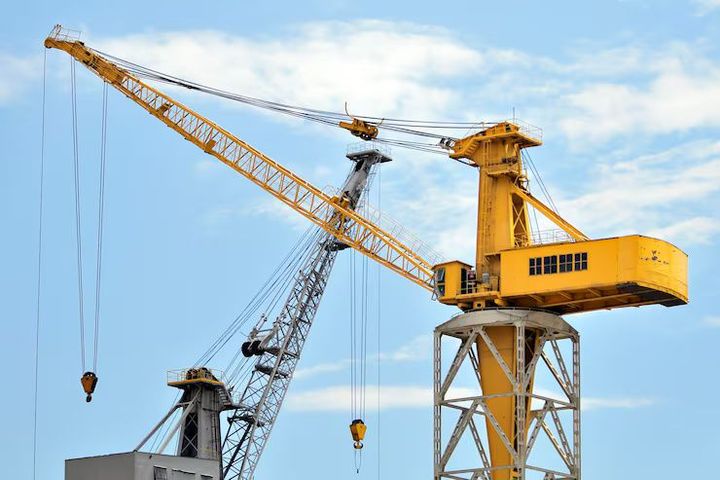Crane and Hoist Safety: Overview of Lifting Risk Management