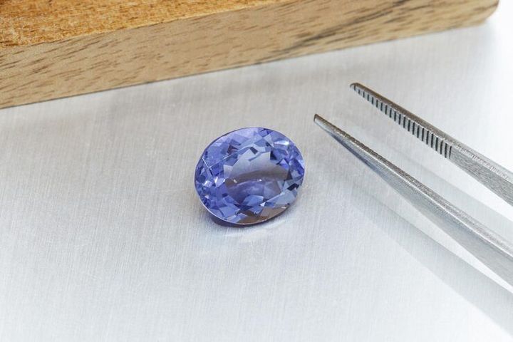 Gemstone Cuts & Settings: Explore Shapes, Brilliance, and Jewelry Design