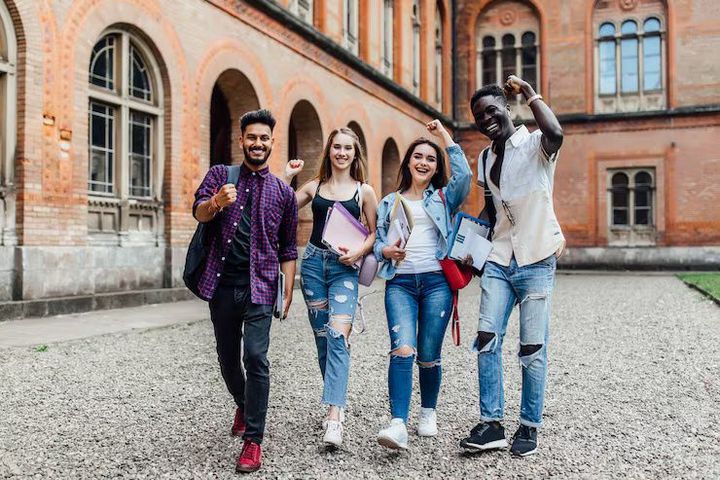 Study Australian Universities: An Informative Guide to Programs, Campuses, and Student Life
