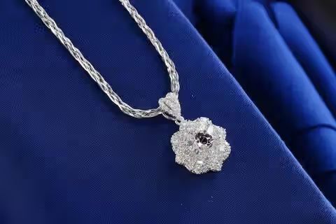Solitaire Pendants Guide: Explore Styles, Elegance, and Key Insights