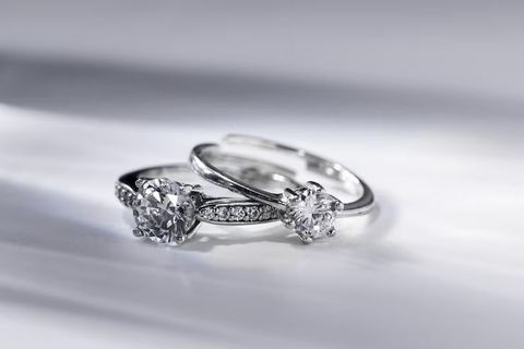 Solitaire Engagement Rings: Design, Craftsmanship, and Diamond Quality Guide