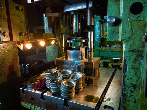 Die Casting Machines Guide: Explore Types, Components, Processes, Applications, and Quality Factors