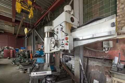 Turret Milling Machines Guide: Types, Working Principles & Industrial Uses