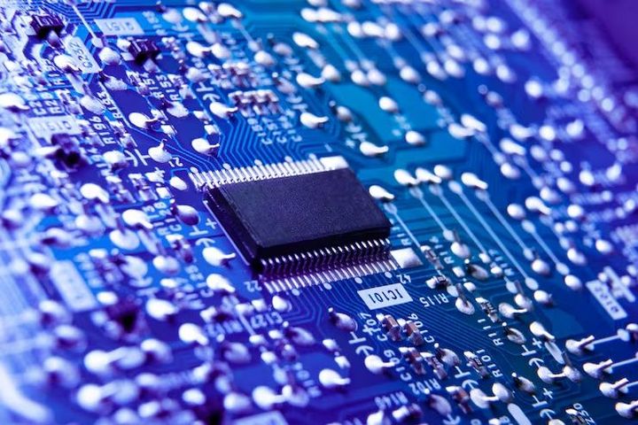 Semiconductors Explained: A Comprehensive Guide to Basics and Applications