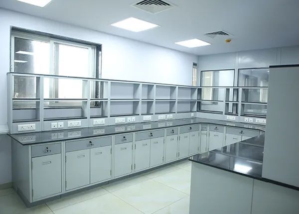 Laboratory Furniture Manufacturing Explained: Basics, Design, Materials, and Key Facts