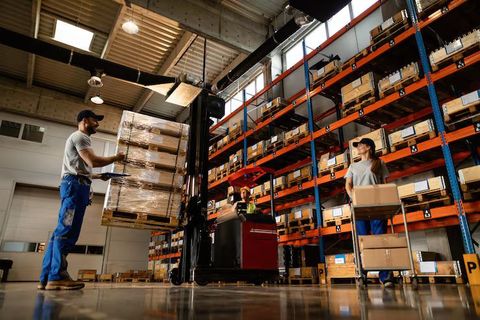 Professional Guide to Smart Warehousing: Technologies, Best Practices, and Future Opportunities