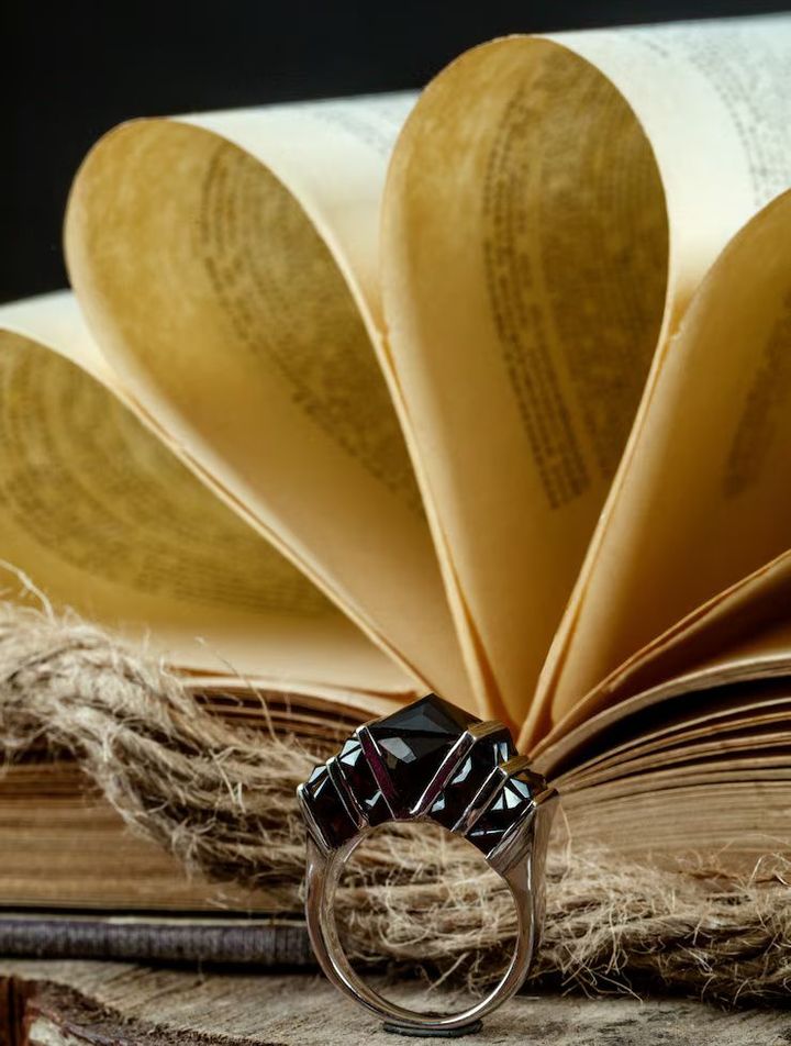 Vintage Signet Rings Guide – Styles, Materials, and Timeless Jewelry Insights