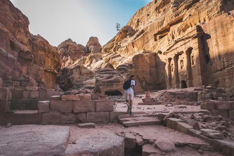Petra Ancient City Tours Overview: Insights Into History, Architecture, and Culture