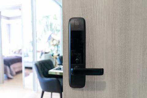 Smart Door Locks: Guide to Modern Home Security