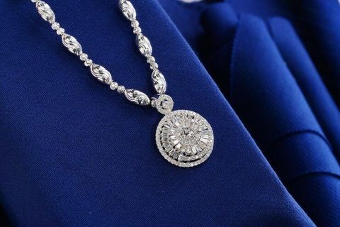 Solitaire Pendants Overview: Learn Design Types, Materials, and Popular Trends