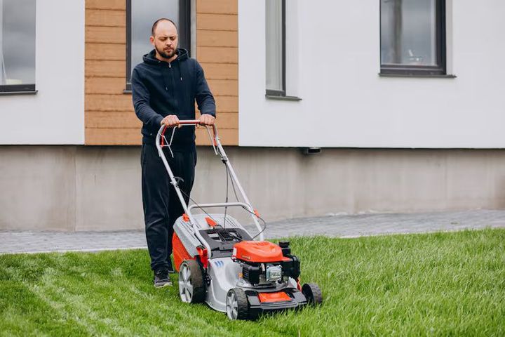 Lawn Sprayer Rentals Guide: Explore Equipment Types, Uses, and Smart Yard Care Tips