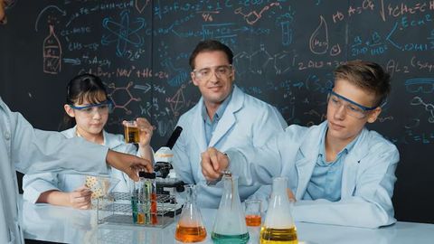 Chemistry Tutor Explanation of Important Chemical Reactions and Core Principles