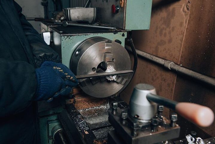 Turret Lathe Machines Guide: Basics, Uses, Features, and Expert Tips