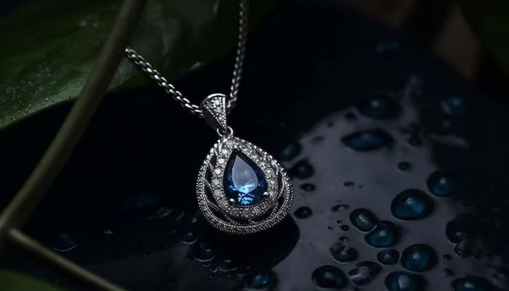 Floating Diamond Pendants Overview: Designs, Trends, and Smart Selection Advice