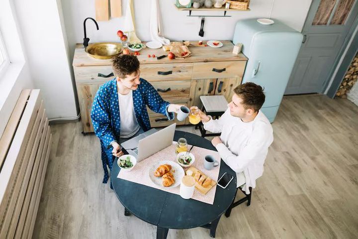 Compact Dining Sets for Small Homes: Essential Tips for Stylish Small Spaces