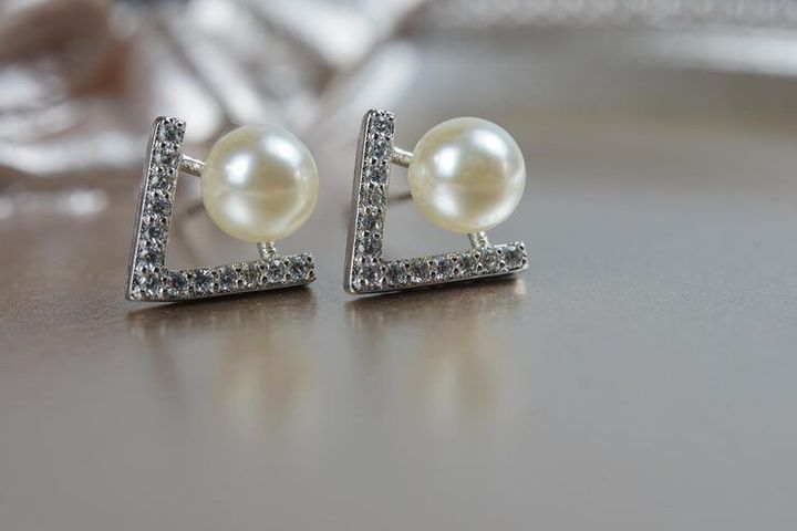 Pearl Studs Guide: Everything You Need to Know Before Choosing Elegant Pearl Earrings