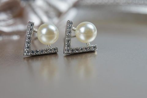 Pearl Studs Guide: Everything You Need to Know Before Choosing Elegant Pearl Earrings