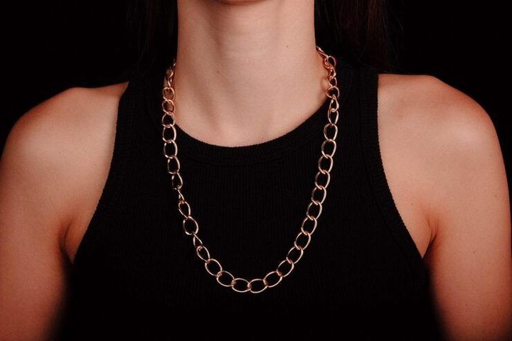 Oversized Chain Necklaces: Complete Guide to Styling, Trends, and Everyday Wear Tips