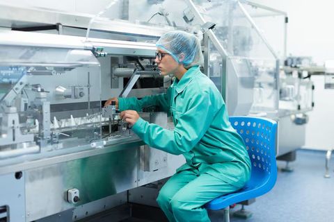 Plastic Injection Molding Machine Details: Types, Components, and Working Principles
