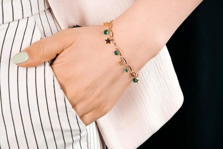 Modern Charm Bracelets Overview: Designs, Materials, and Popular Fashion Trends