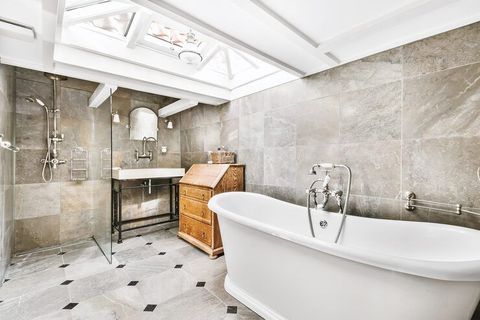 Bath Renovation Guide: Planning, Layout, and Design Ideas