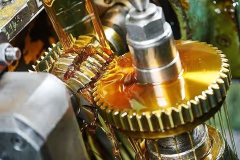 A Complete Guide to Industrial Lubricants: Features, Types, and Performance Insights