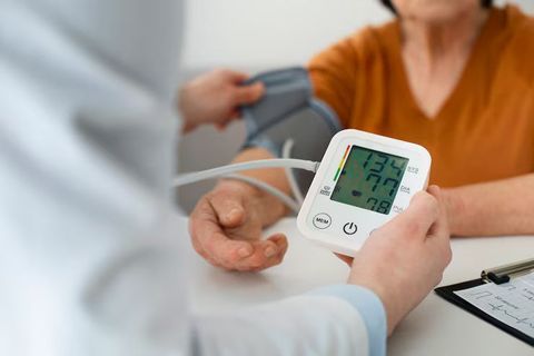 Blood Pressure Monitoring Guide: How to Track, Understand, and Manage Your Readings