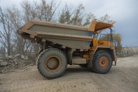 Heavy Rock Displacement Trucks Overview: Basics, Functions, and Key Facts