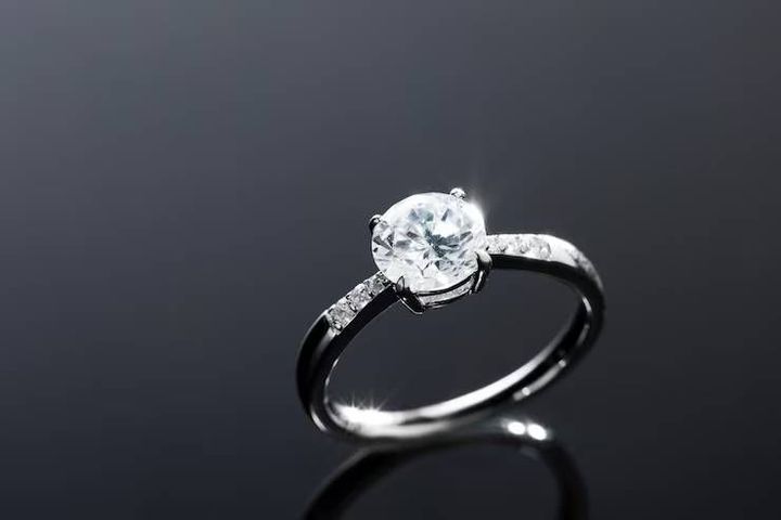 Diamond Ring Facts About Natural Diamonds, Lab Grown Diamonds, and Their Differences