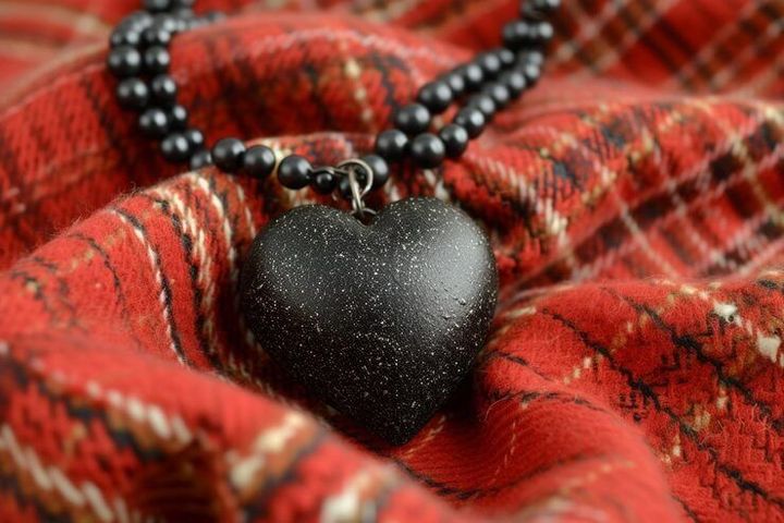 Icelandic Lava Stone Pendants Overview: Benefits, Symbolism, and Styling Ideas