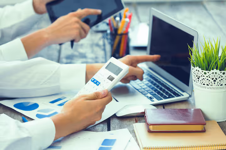 Small Business Accounting Software: A Guide to Features, Pricing Models, Automation and Financial Reporting