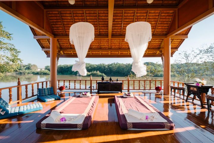 Trending Luxury Retreats for Couples Near the Sea