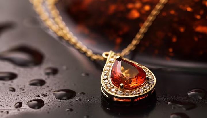 Gemstone Pendants Overview: Designs, Popular Stones, and Pendant Selection Guide