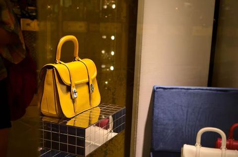 Explore Preowned Designer Bags: A Complete Guide with Tips & Insights