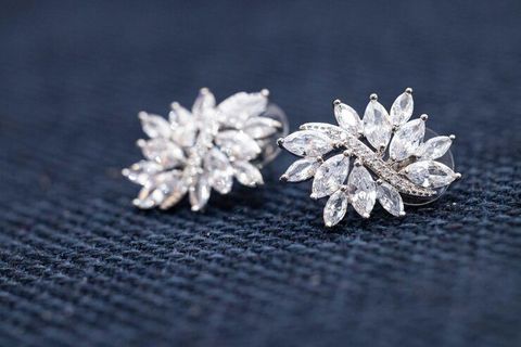 Minimal Diamond Studs for Evenings: Complete Guide to Elegant Jewelry Styling