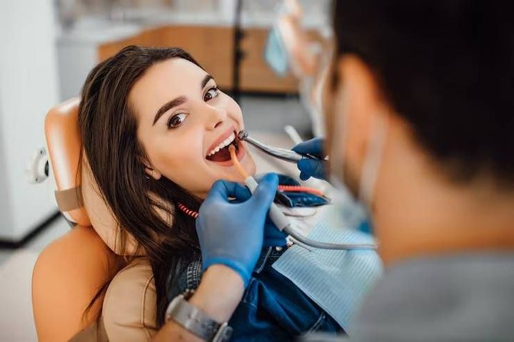 Teeth Whitening Guide: Discover Methods, Benefits, Safety, and Essential Dental Care Facts
